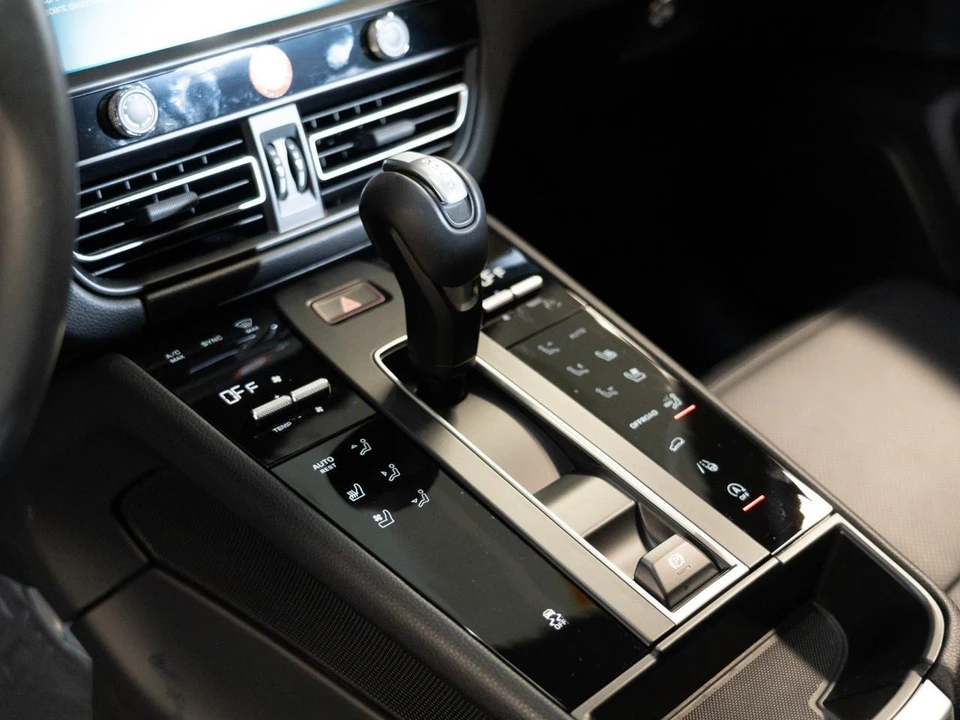 2026 Porsche Macan - Image 23 of 28