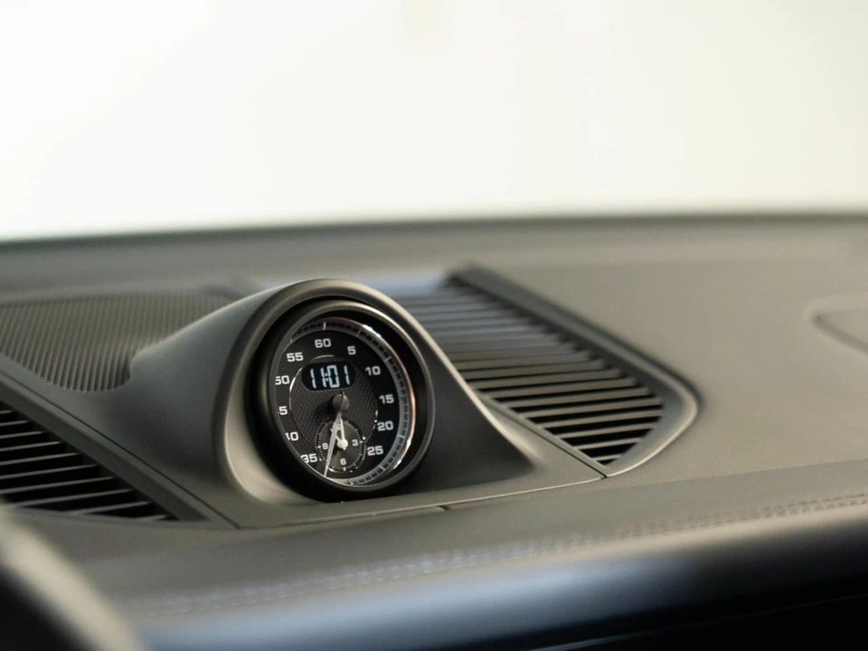 2026 Porsche Macan - Image 21 of 28