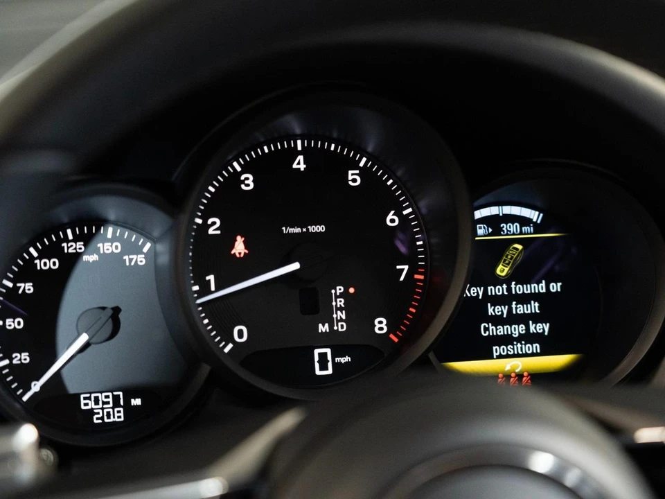 2026 Porsche Macan - Image 20 of 28