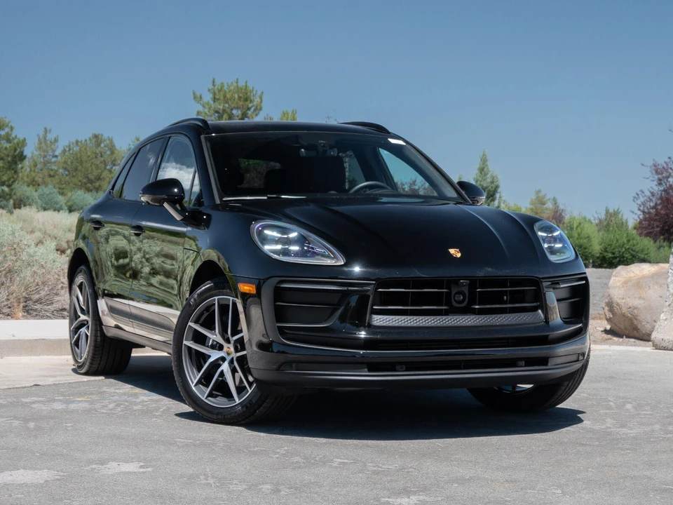 2026 Porsche Macan Electric - Image 10 of 31