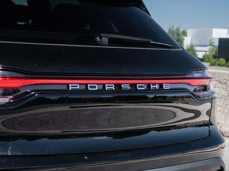 2026 Porsche Macan Electric - Image 17 of 31