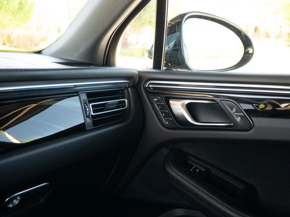 2026 Porsche Macan Electric - Image 26 of 31