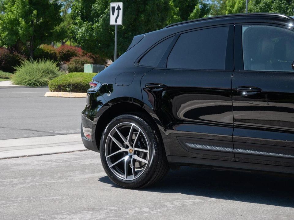 2026 Porsche Macan Electric - Image 21 of 31