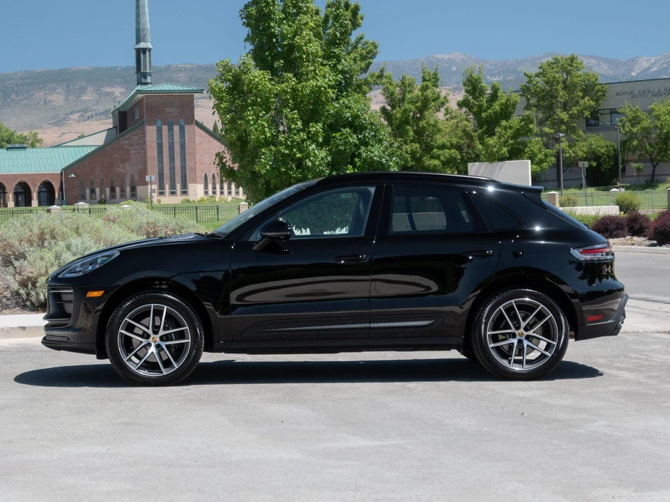 2026 Porsche Macan Electric - Image 2 of 31
