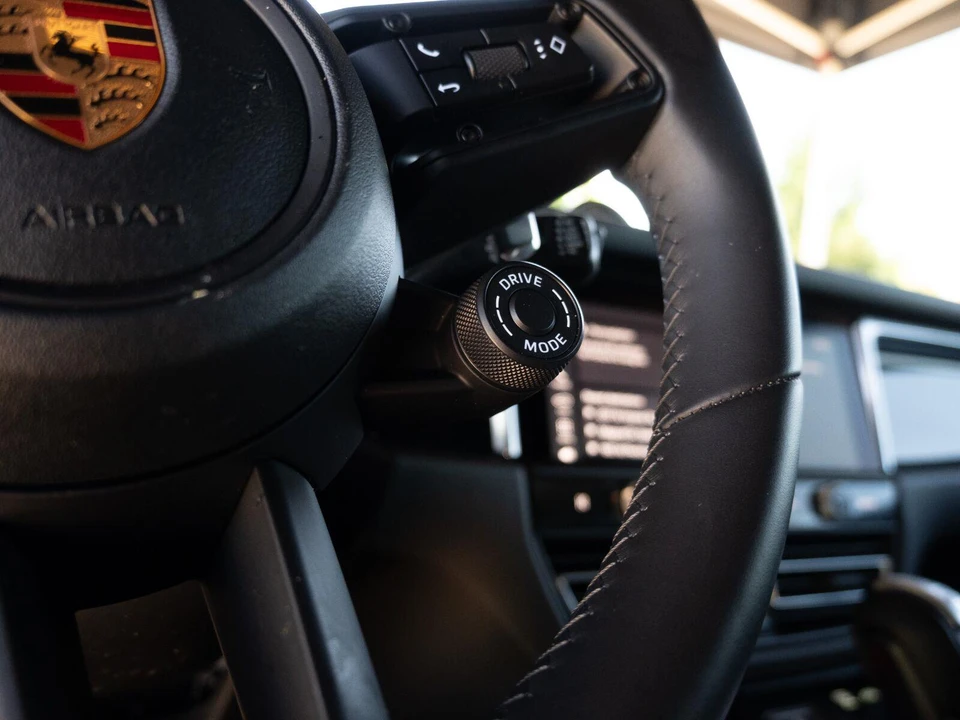 2026 Porsche Macan Electric - Image 29 of 31