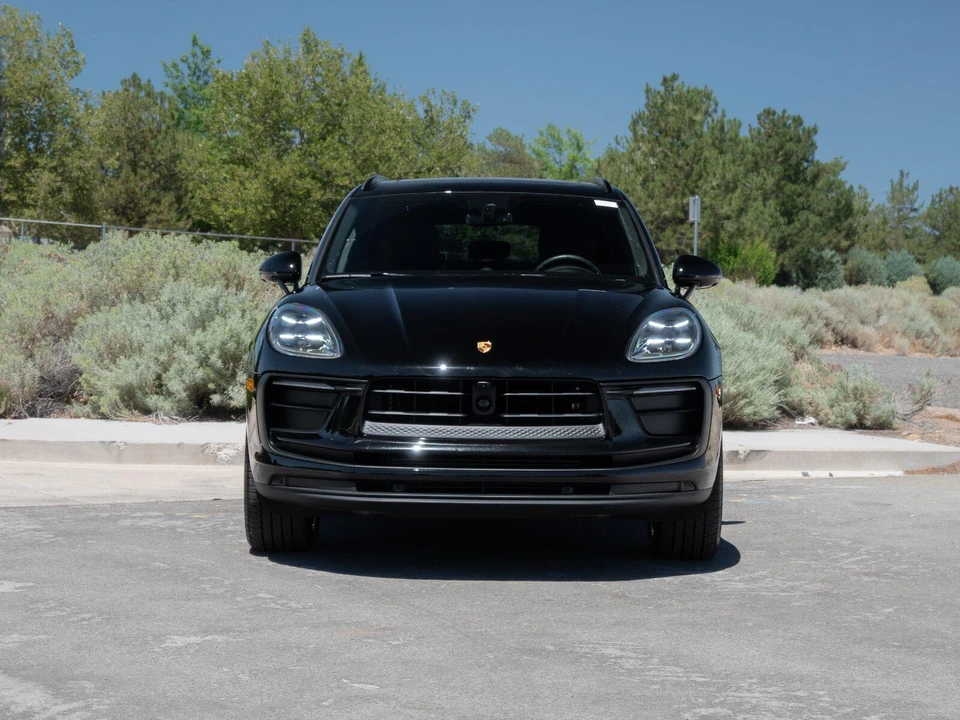 2026 Porsche Macan Electric - Image 11 of 31