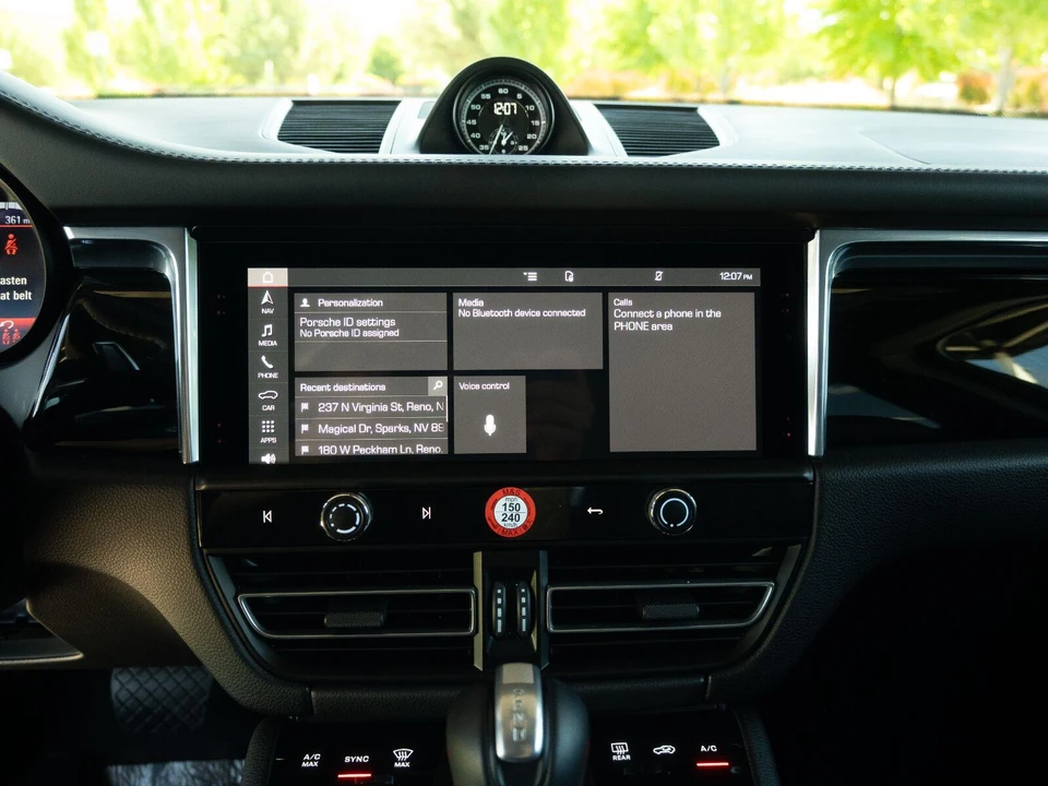 2026 Porsche Macan Electric - Image 16 of 31