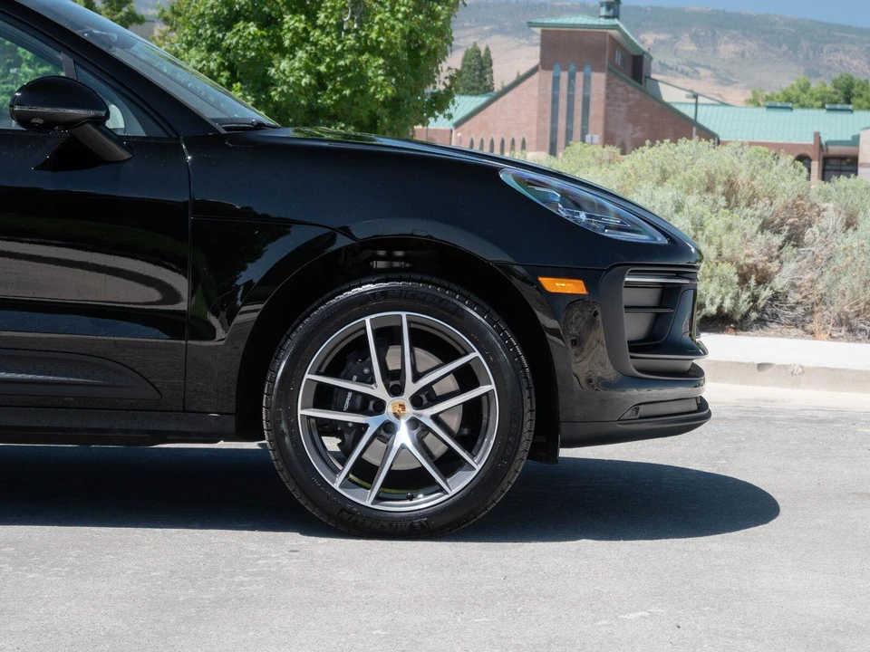 2026 Porsche Macan Electric - Image 9 of 31