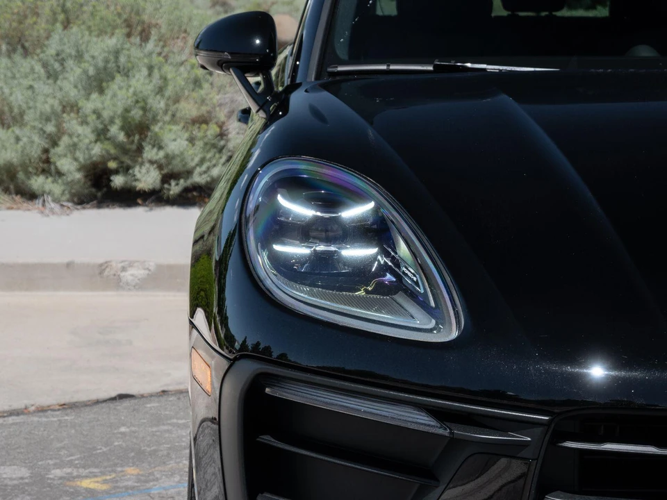 2026 Porsche Macan Electric - Image 22 of 31