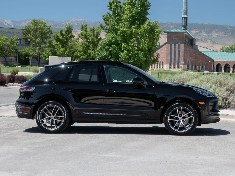 2026 Porsche Macan Electric - Image 8 of 31