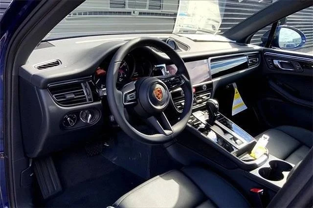 2026 Porsche Macan - Image 4 of 5