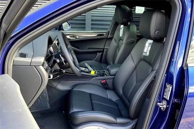 2026 Porsche Macan - Image 5 of 5