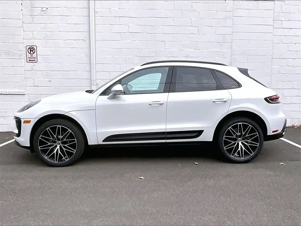 2026 Porsche Macan Electric - Image 16 of 31