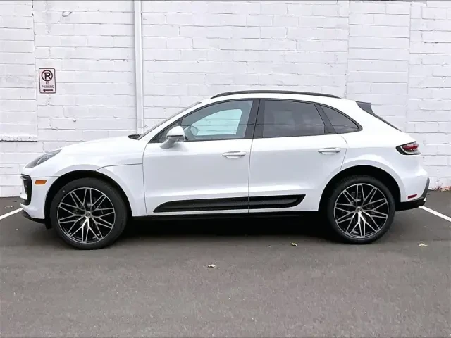2026 Porsche Macan Electric - Image 14 of 31