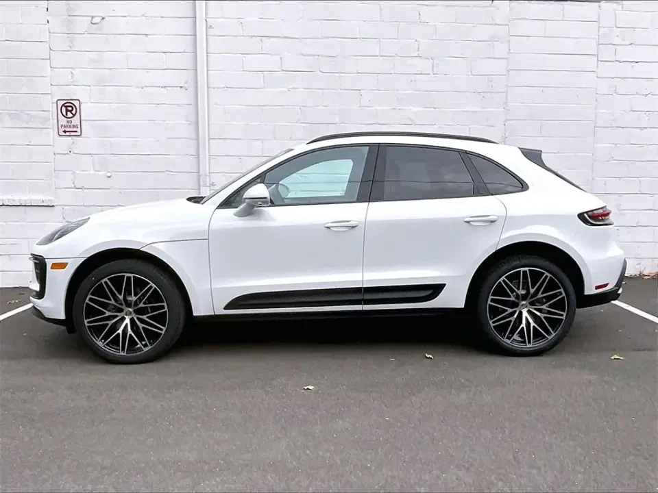 2026 Porsche Macan Electric - Image 15 of 31