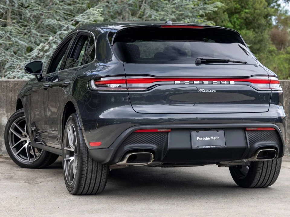 2026 Porsche Macan - Image 3 of 5