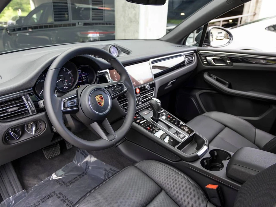 2026 Porsche Macan - Image 4 of 5