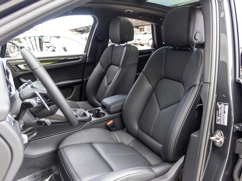 2026 Porsche Macan - Image 5 of 5