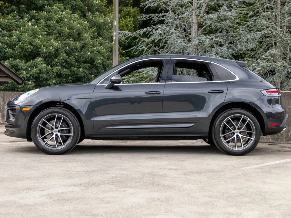 2026 Porsche Macan - Image 2 of 5