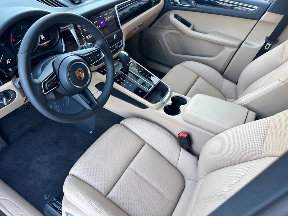2026 Porsche Macan Electric - Image 4 of 4