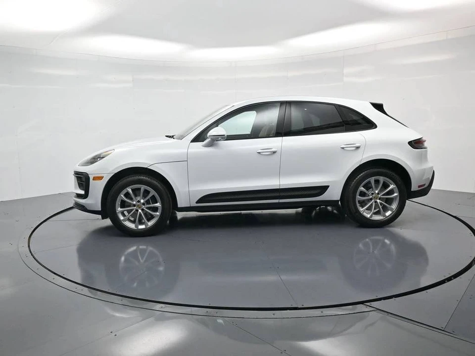 2026 Porsche Macan Electric - Image 2 of 5