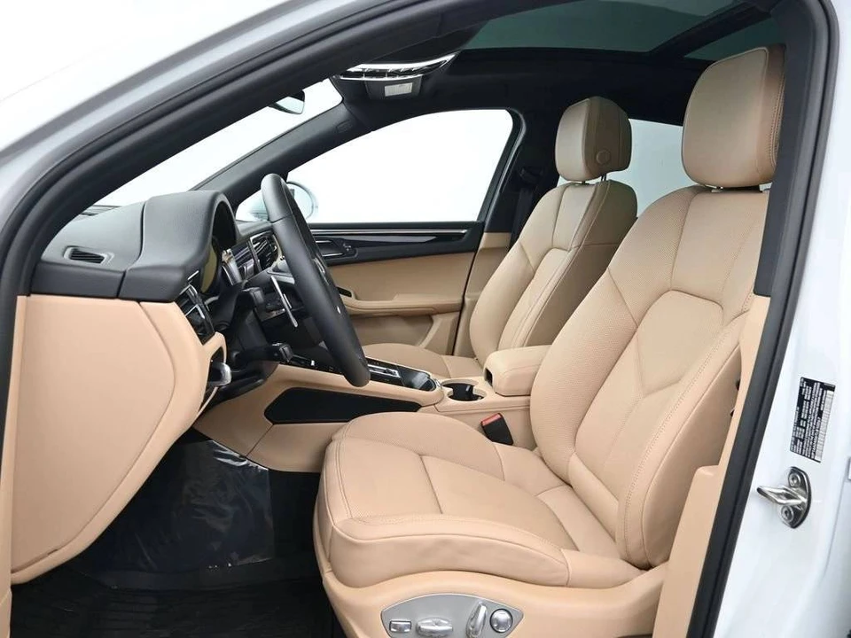 2026 Porsche Macan Electric - Image 5 of 5