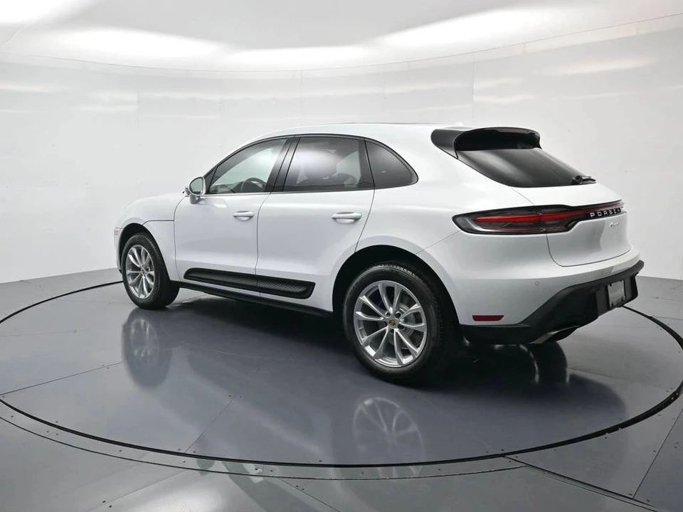 2026 Porsche Macan Electric - Image 3 of 5