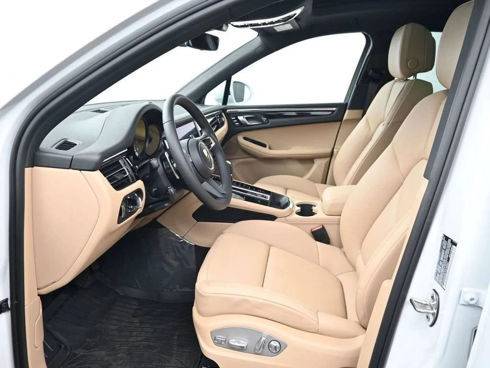 2026 Porsche Macan Electric - Image 4 of 5