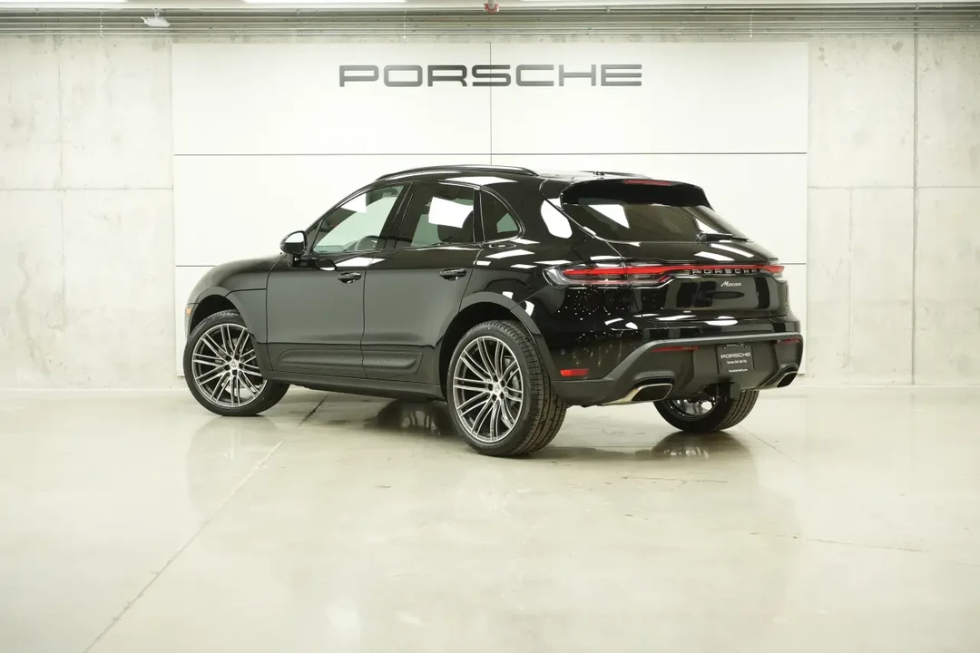 2026 Porsche Macan - Image 24 of 31