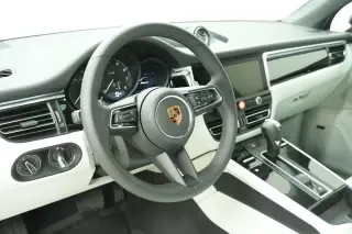 2026 Porsche Macan - Image 29 of 31
