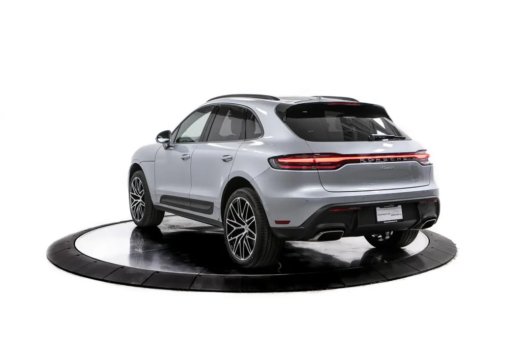 2026 Porsche Macan - Image 24 of 31