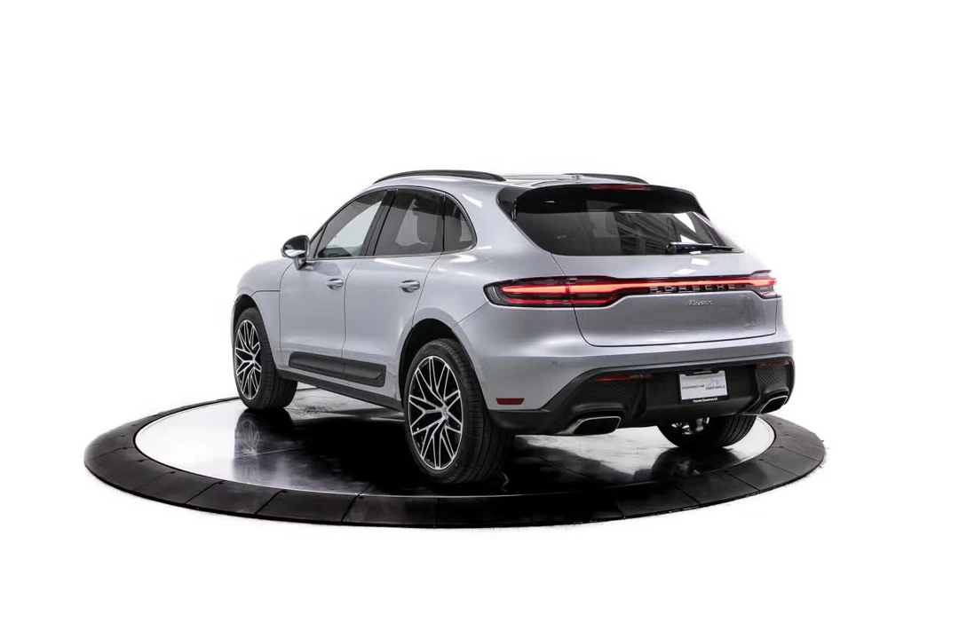2026 Porsche Macan - Image 20 of 31