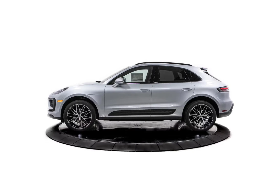2026 Porsche Macan - Image 12 of 31