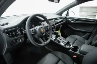 2026 Porsche Macan - Image 29 of 31