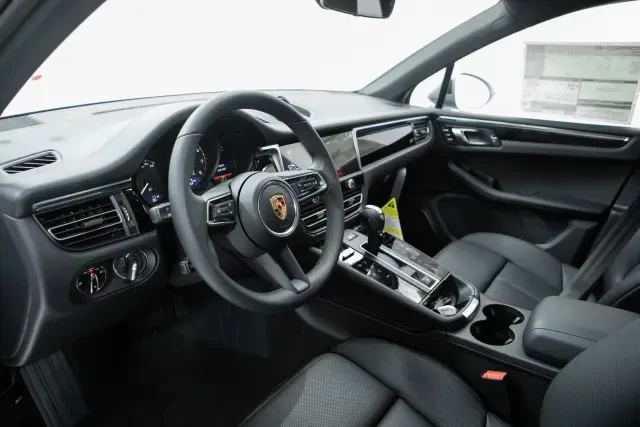 2026 Porsche Macan - Image 30 of 31