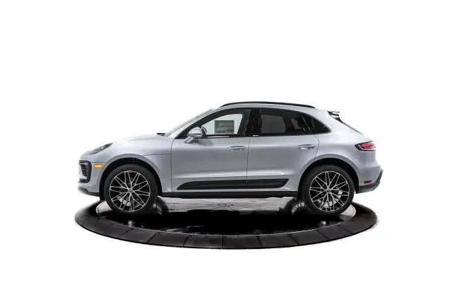 2026 Porsche Macan - Image 14 of 31
