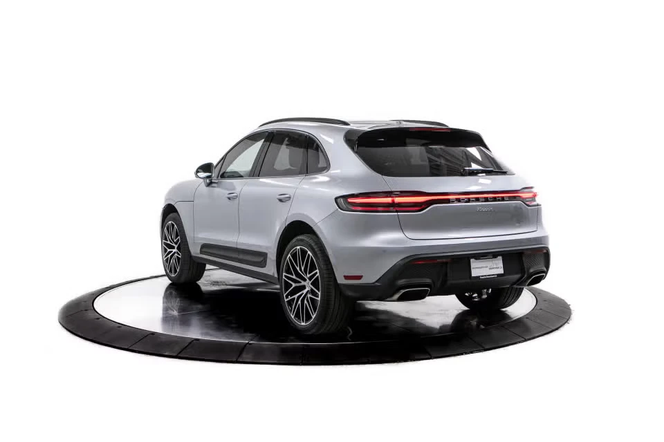 2026 Porsche Macan - Image 19 of 31