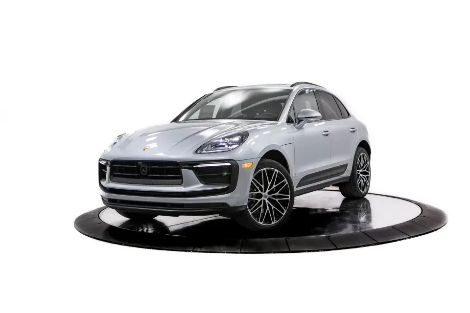 2026 Porsche Macan - Image 7 of 31