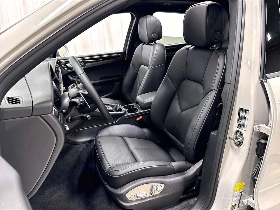 2026 Porsche Macan Electric - Image 5 of 5