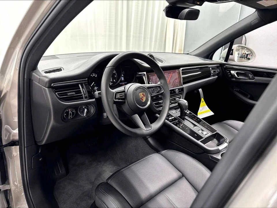 2026 Porsche Macan Electric - Image 4 of 5