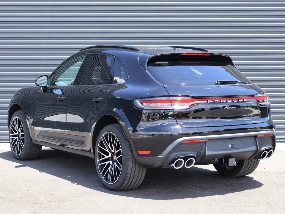 2026 Porsche Macan Electric - Image 3 of 5