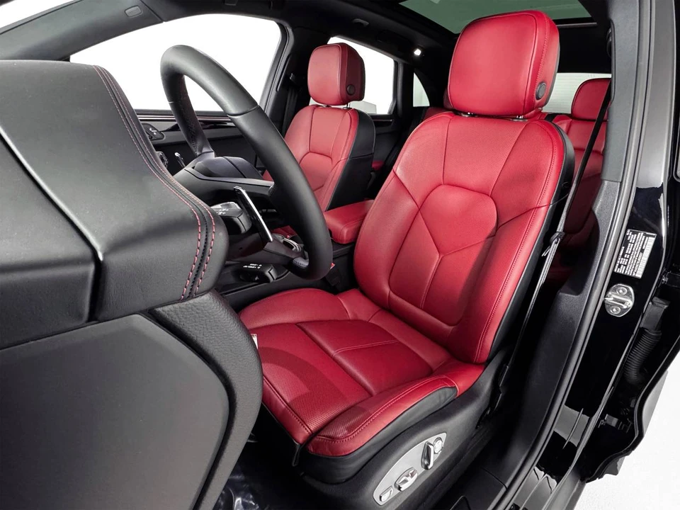2026 Porsche Macan Electric - Image 5 of 5