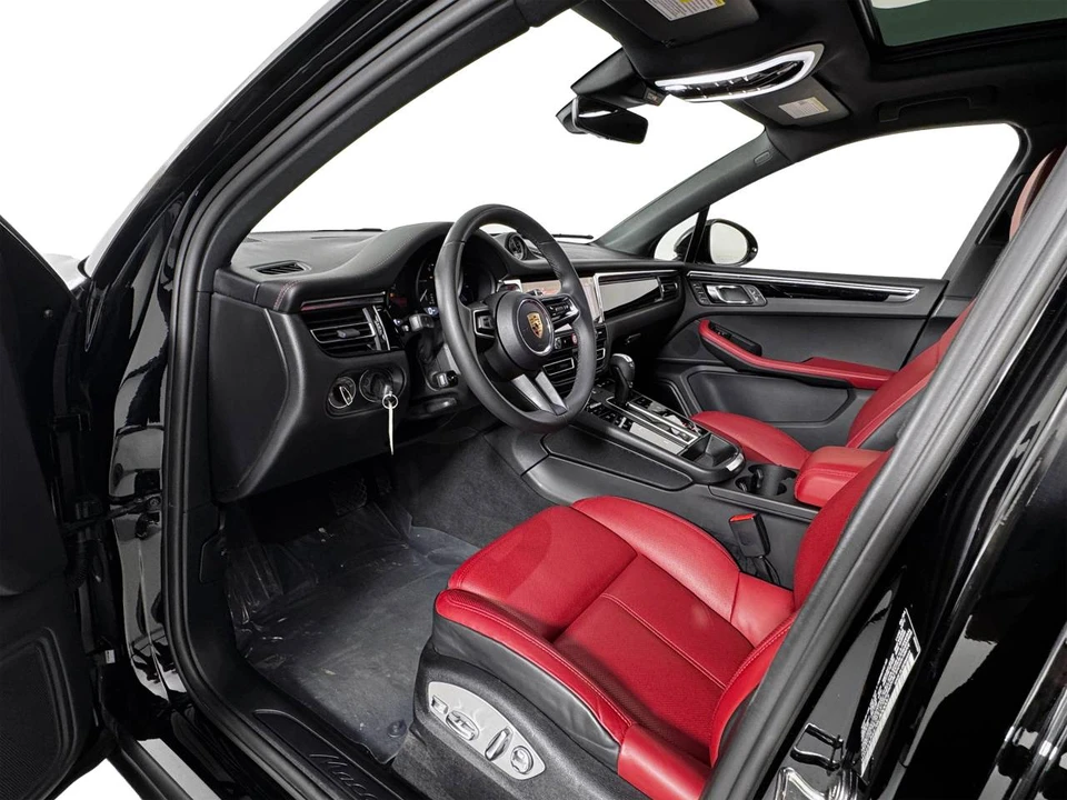 2026 Porsche Macan Electric - Image 4 of 5