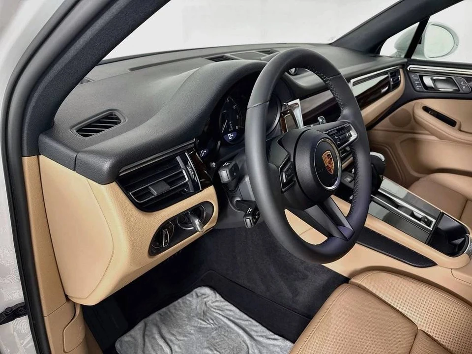 2026 Porsche Macan Electric - Image 4 of 5