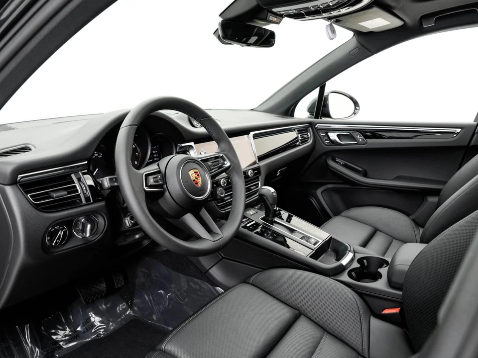 2026 Porsche Macan Electric - Image 4 of 5
