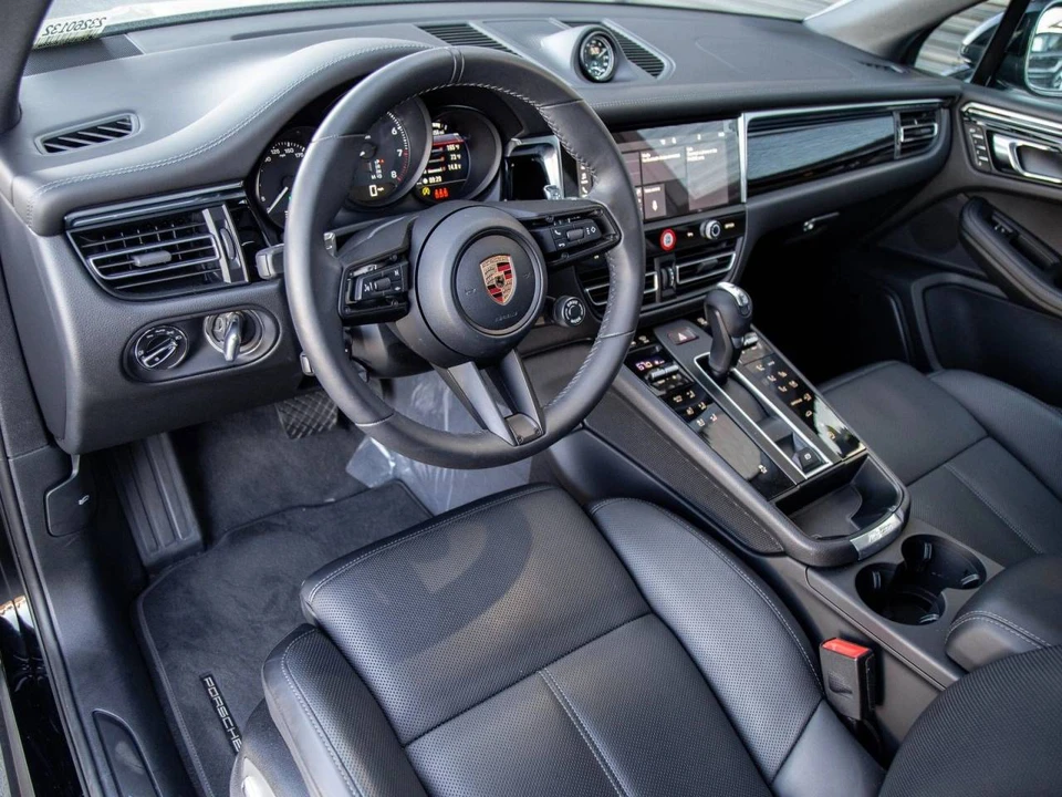 2026 Porsche Macan Electric - Image 4 of 5