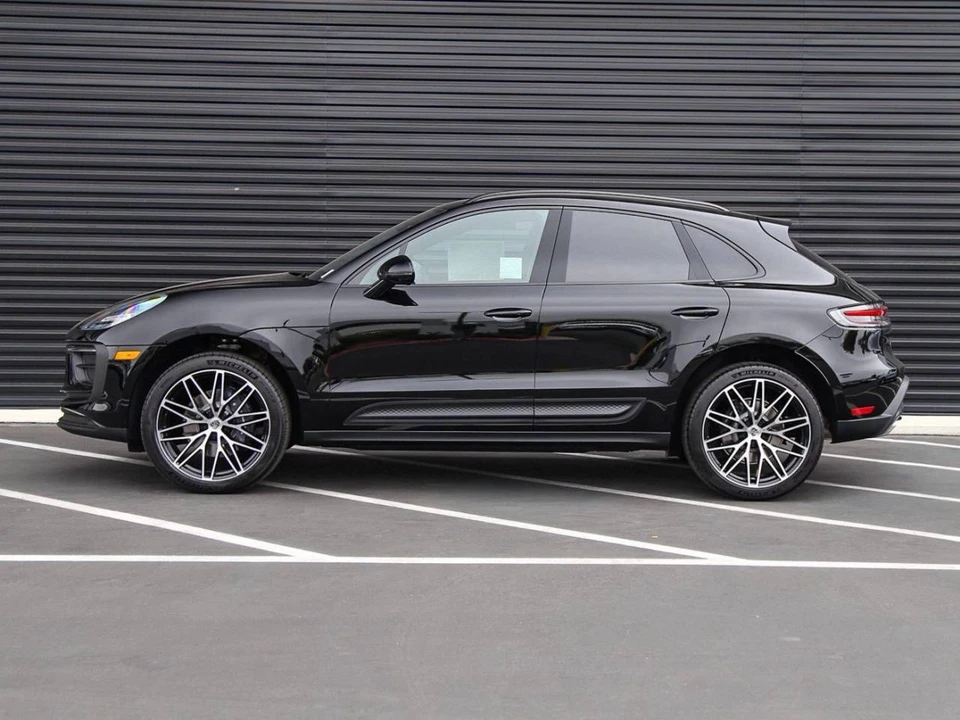 2026 Porsche Macan Electric - Image 2 of 5