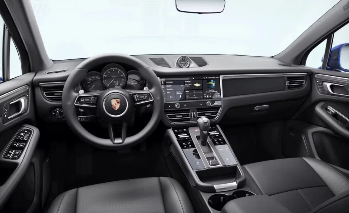 2026 Porsche Macan - Image 28 of 31