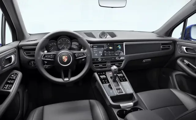 2026 Porsche Macan - Image 30 of 31