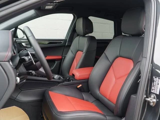 2026 Porsche Macan Electric - Image 4 of 5